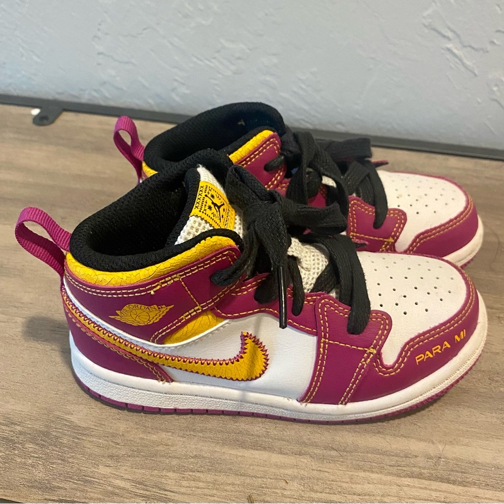 AIR JORDAN 1 MD "Para Mi Familia" (US-9C Toddler)